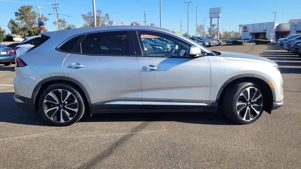 2023 VinFast VF 8